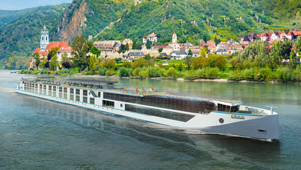 Crystal Welcomes New River Cruise Ship