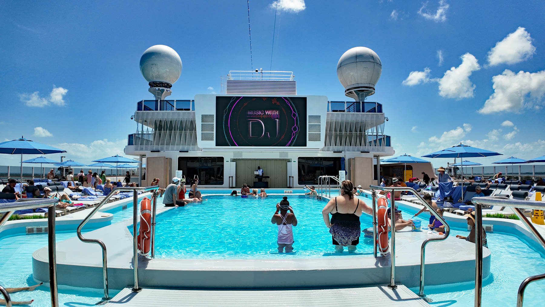 Norwegian Aqua - Waves Pool