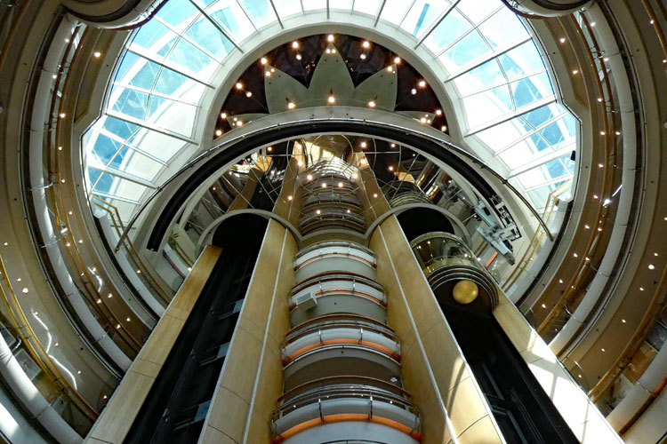 Enchantment of the Seas - Centrum