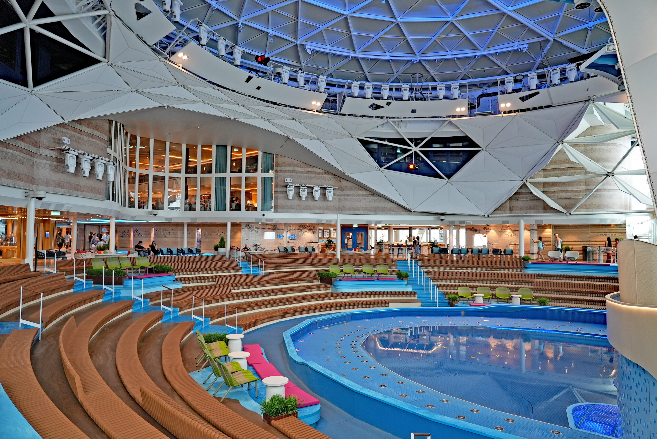 Icon of the Seas - AquaTheater